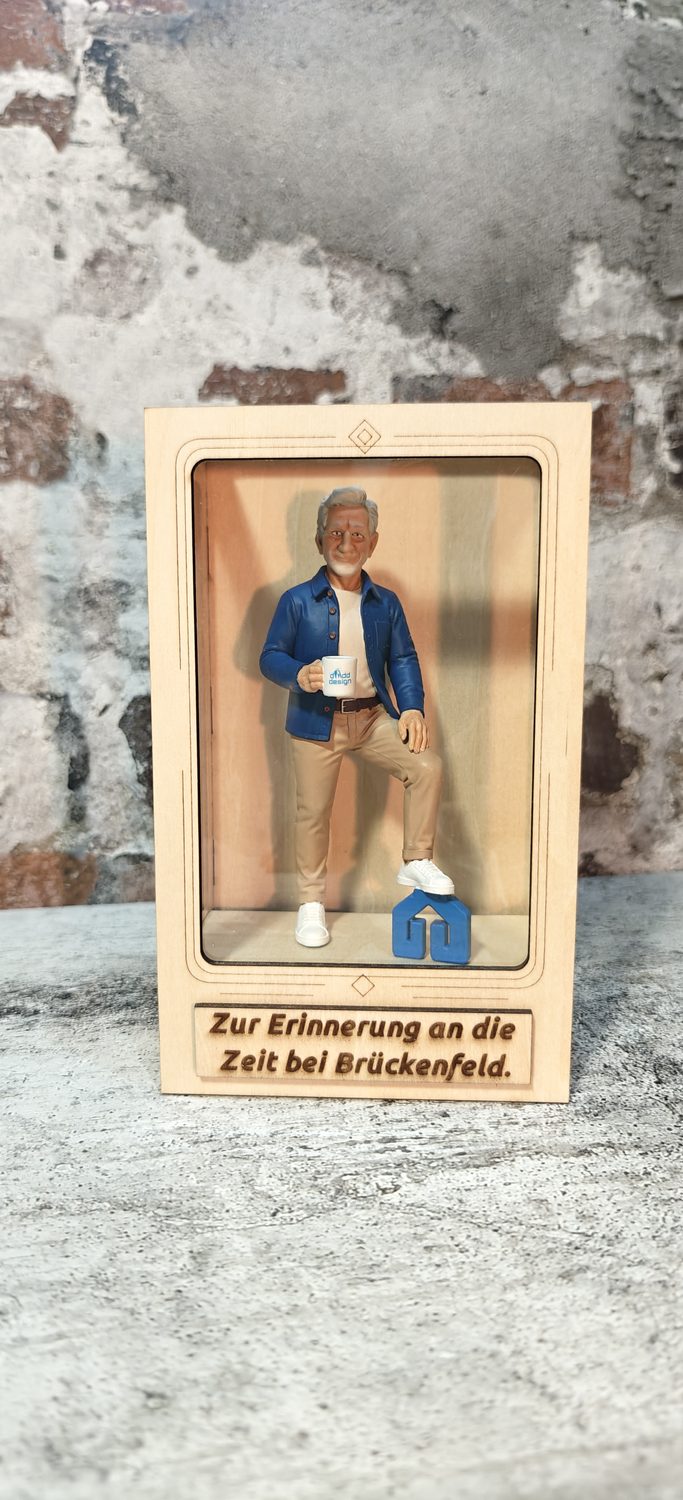 Der Br&uuml;ckenfeld Hero &ndash; Resin-Figur in der lasergravierten Atelier Box