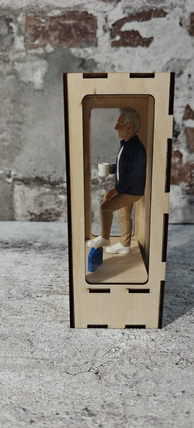 Atelier Box im Rohbau, gesteckte Sperrholzteile
