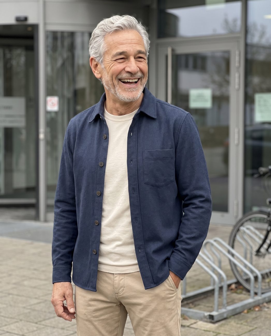 Kundenfoto: Michael vor dem Firmeneingang