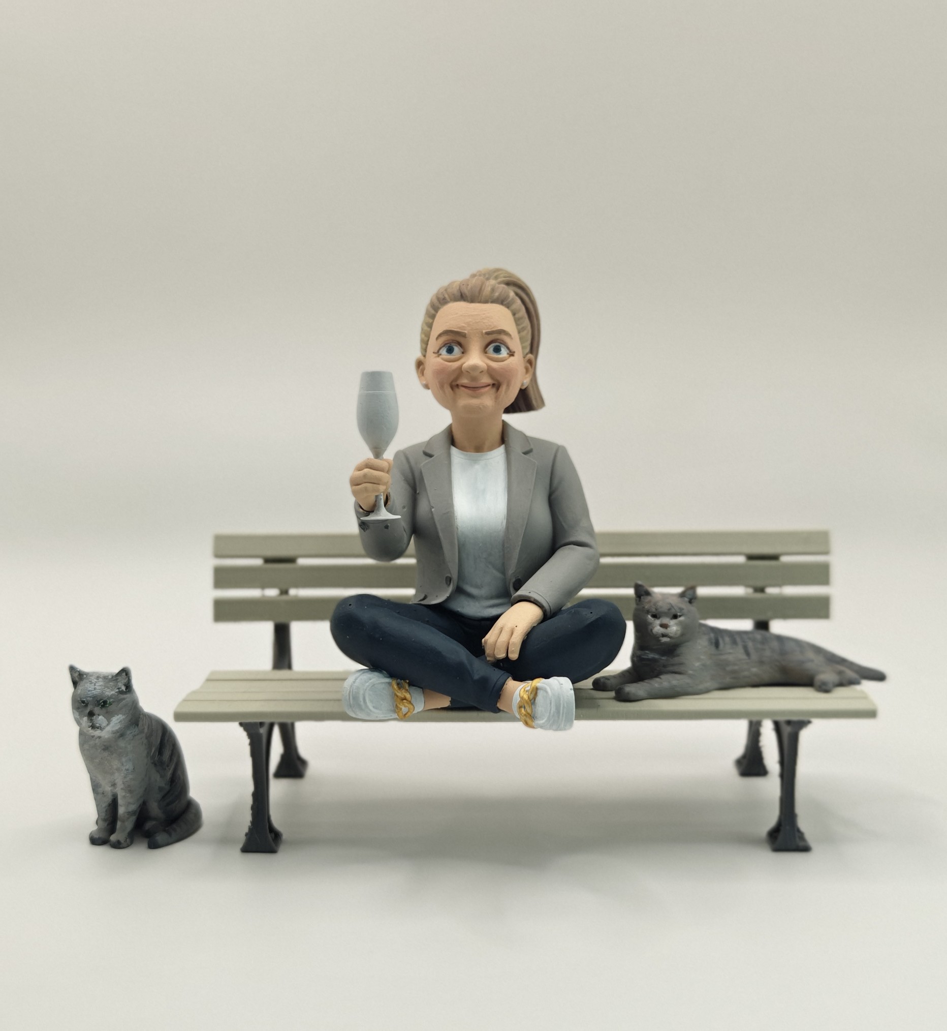 Die Lieblingsbank – Figurengruppe mit Katzen